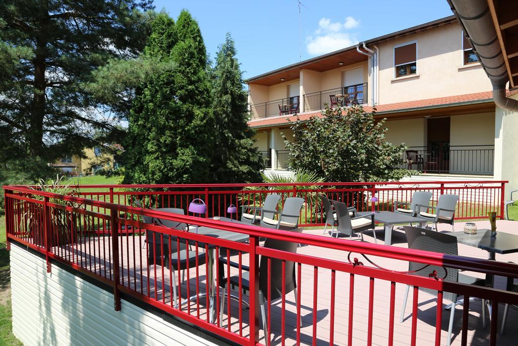 Relais Vosgien - Hotel Restaurant "La Table De Sophia" Saint-Pierremont  Exterior foto